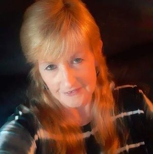 Meet your Posher, Leeann